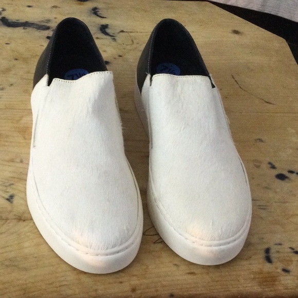 Men's White and Black Slip-On Shoes - Picture 1 of 6